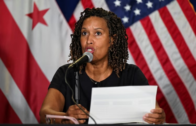 布瑟引用川普激增下的犯罪率下降，但警告对社区信任的损害